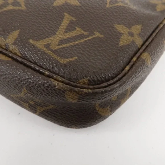 Flawless Louis Vuitton Pochette accessories crossbody shoulder with strap! - Picture 7 of 15